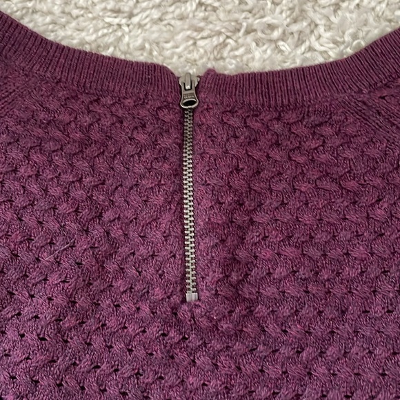 A&E Quilted looking Burgundy Sweater with back Zipper detail, size M - Picture 3 of 6